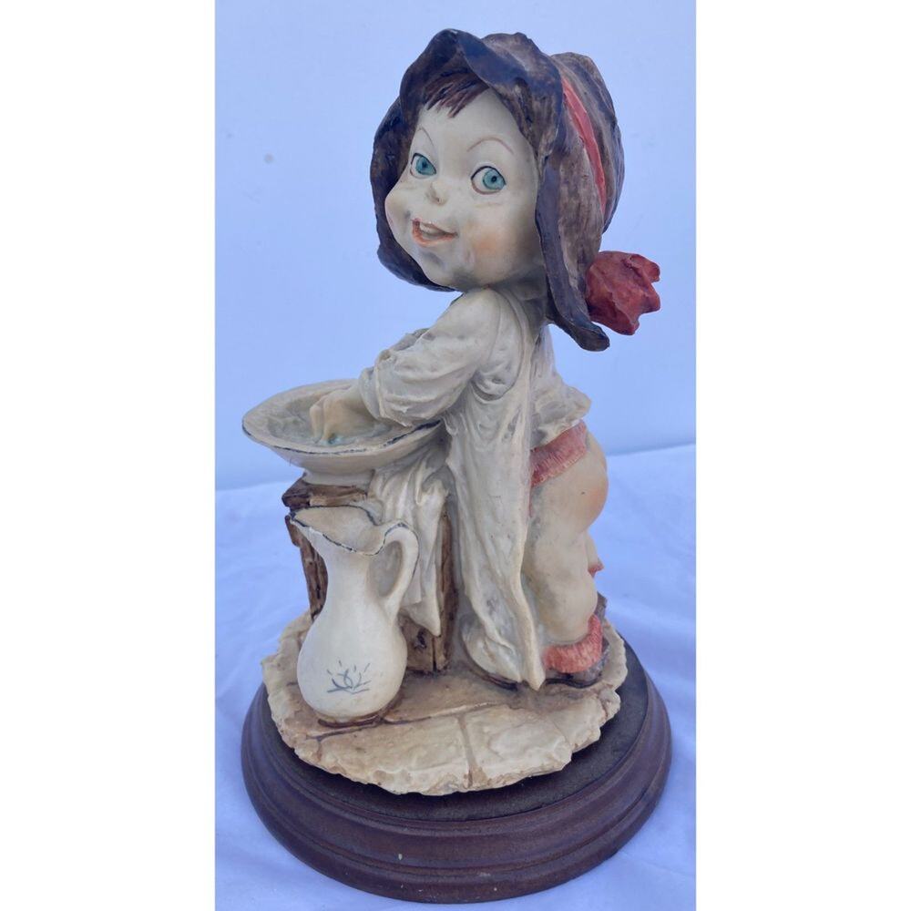 Vintage Giuseppe Armani Gulliver's World Girl Washing Hands Figurine Italy Made